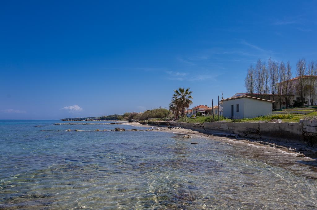 Villa Yakinthi Amoudi Exterior photo